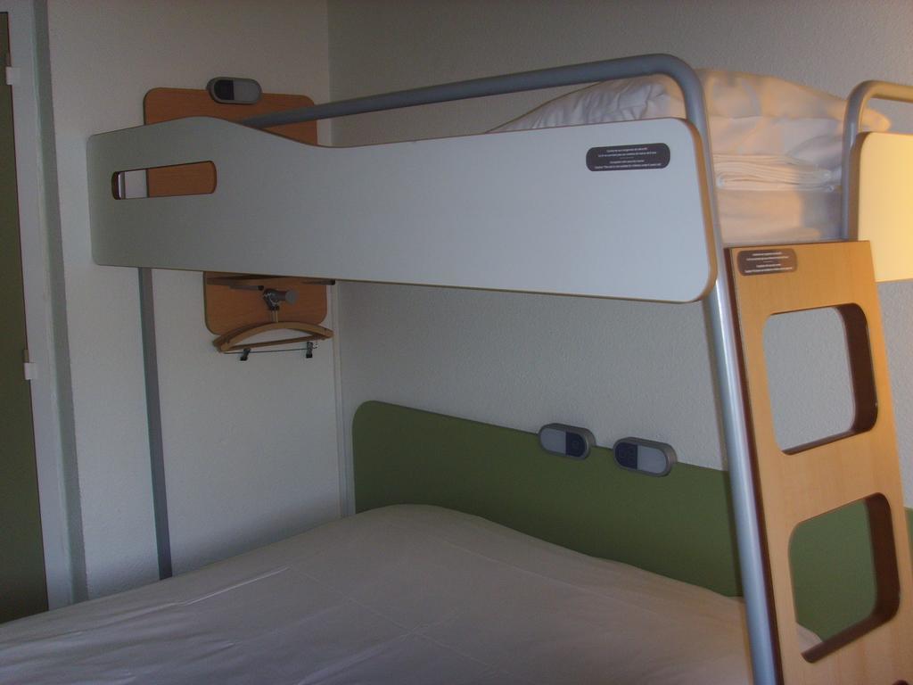 Ibis Budget L'Isle Adam Zimmer foto
