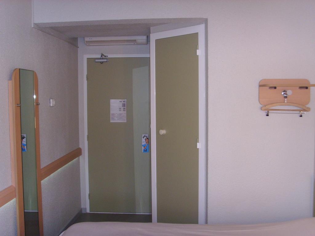 Ibis Budget L'Isle Adam Zimmer foto