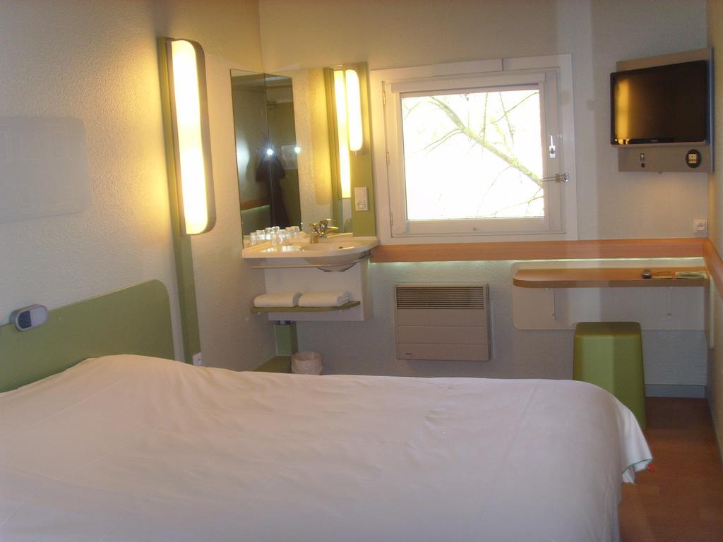 Ibis Budget L'Isle Adam Zimmer foto