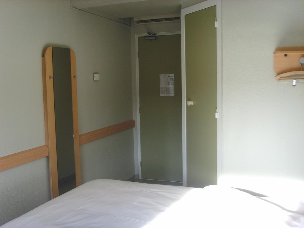 Ibis Budget L'Isle Adam Zimmer foto